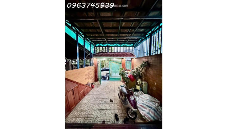 Nhà nội thất gỗ cao cấp, 114m2, 3 tầng, 8.25 tỷ, Hiệp Bình Phước